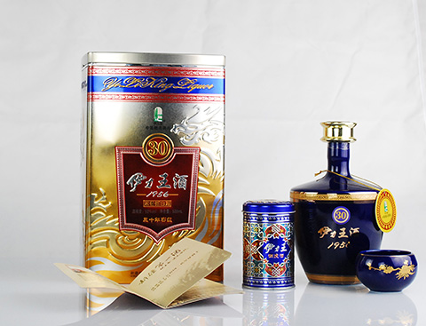 新疆伊力特酒用什么酿造的？